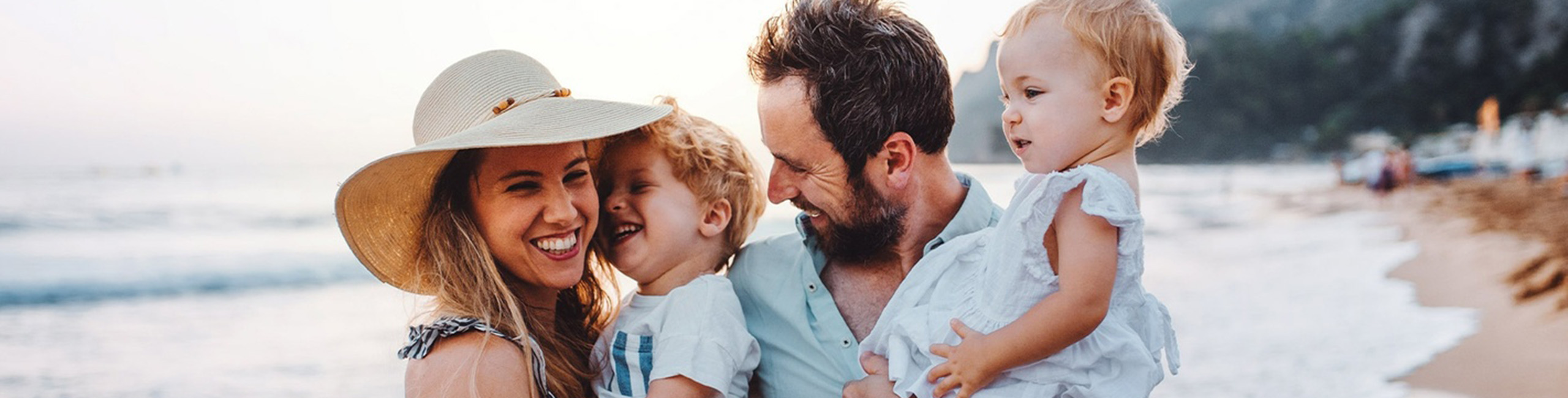 Junge Familie im Urlaub.