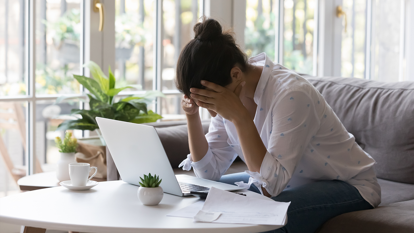 Müdigkeit schwächt das Immunsystem, was die Wahrscheinlichkeit einer Herpesinfektion erhöhen kann.