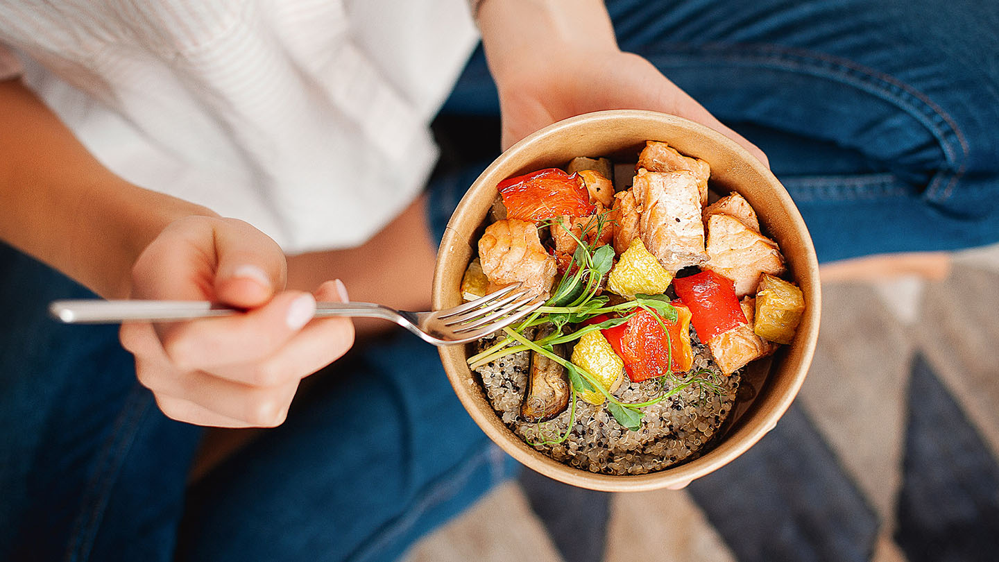 Eine gesunde Mahlzeit reich an Vitamin C und Zink.